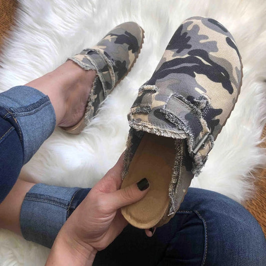 Chill Day - Vintage Clogs (Army)